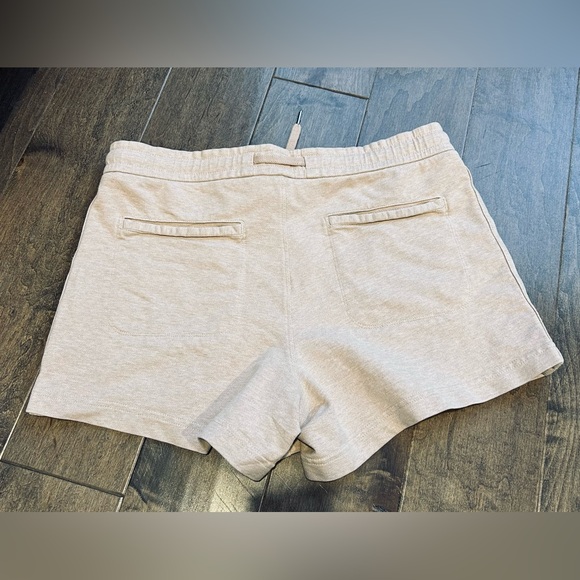 Athleta Farallon Heathered Short - Oatmeal Color, Size 8 - Picture 2 of 3